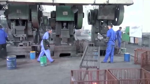 工廠實拍小型零件鍛造 礦山與建筑設備零部件的高效制造